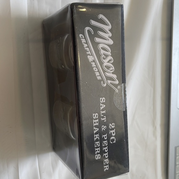 Mason 2 pc salt and pepper shaker set - Picture 2 of 4